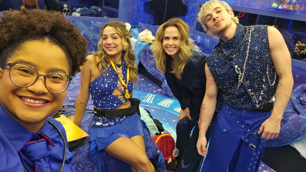 Da esquerda para a direita: Milena, Samira, Ana Paula Renault e Juliano Floss — Foto: Globo