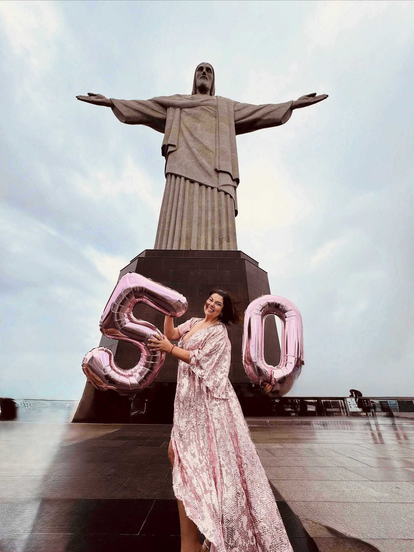Fabiana Karla comemora 50 anos no Cristo Redentor