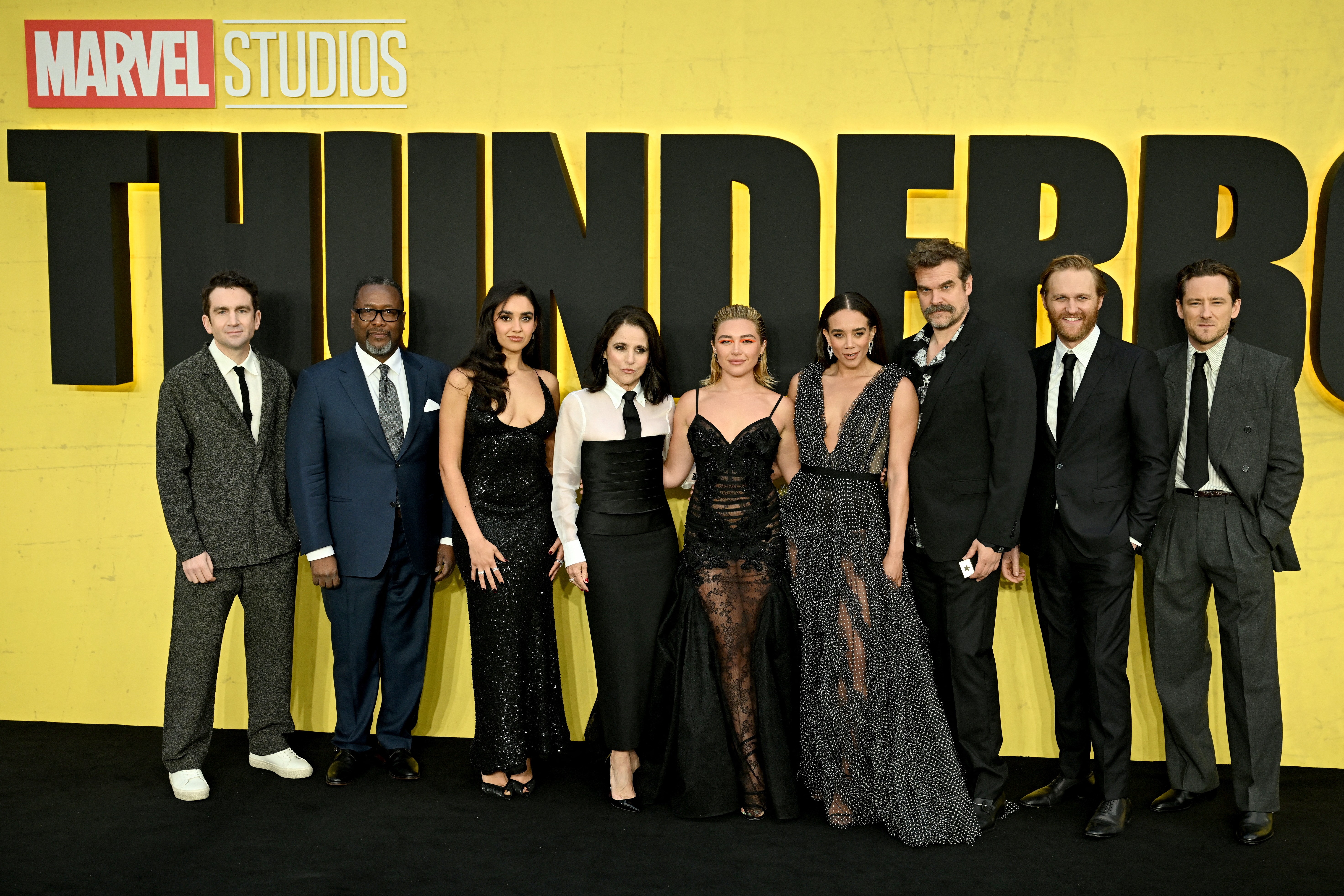 Elenco de 'Thunderbolts*' lança filme em Londres; Pedro Pascal usa camiseta pró-comunidade trans