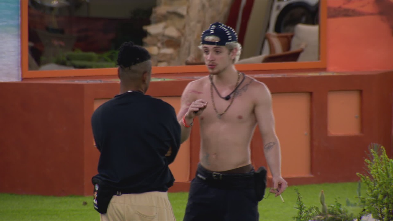 Juliano Floss oferece apoio a Leandro Boneco: 'Eu tirei o quinta série e você vai tirar ele'