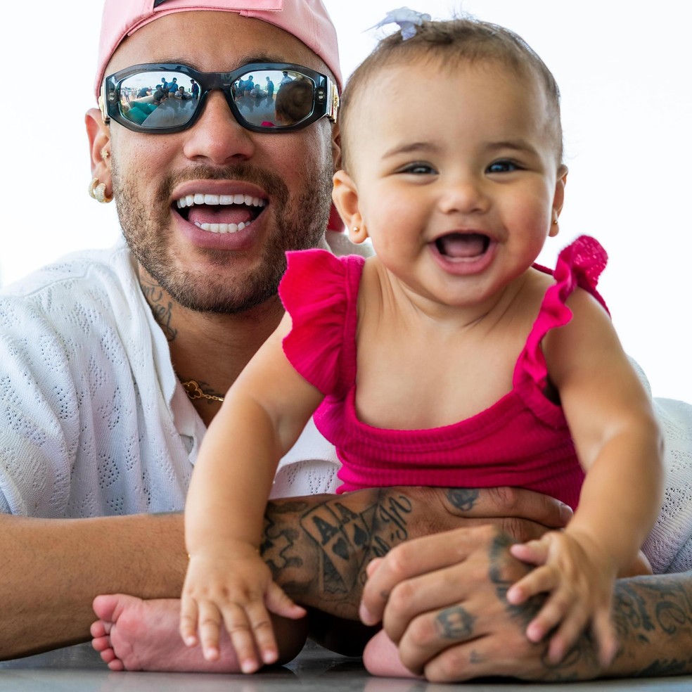 Tận hưởng 'ngày nghỉ' sau chiến thắng của Al-Hilal, Neymar đăng bên cạnh Mavie: 'Bố yêu con quá nhiều' - Ảnh: Instagram