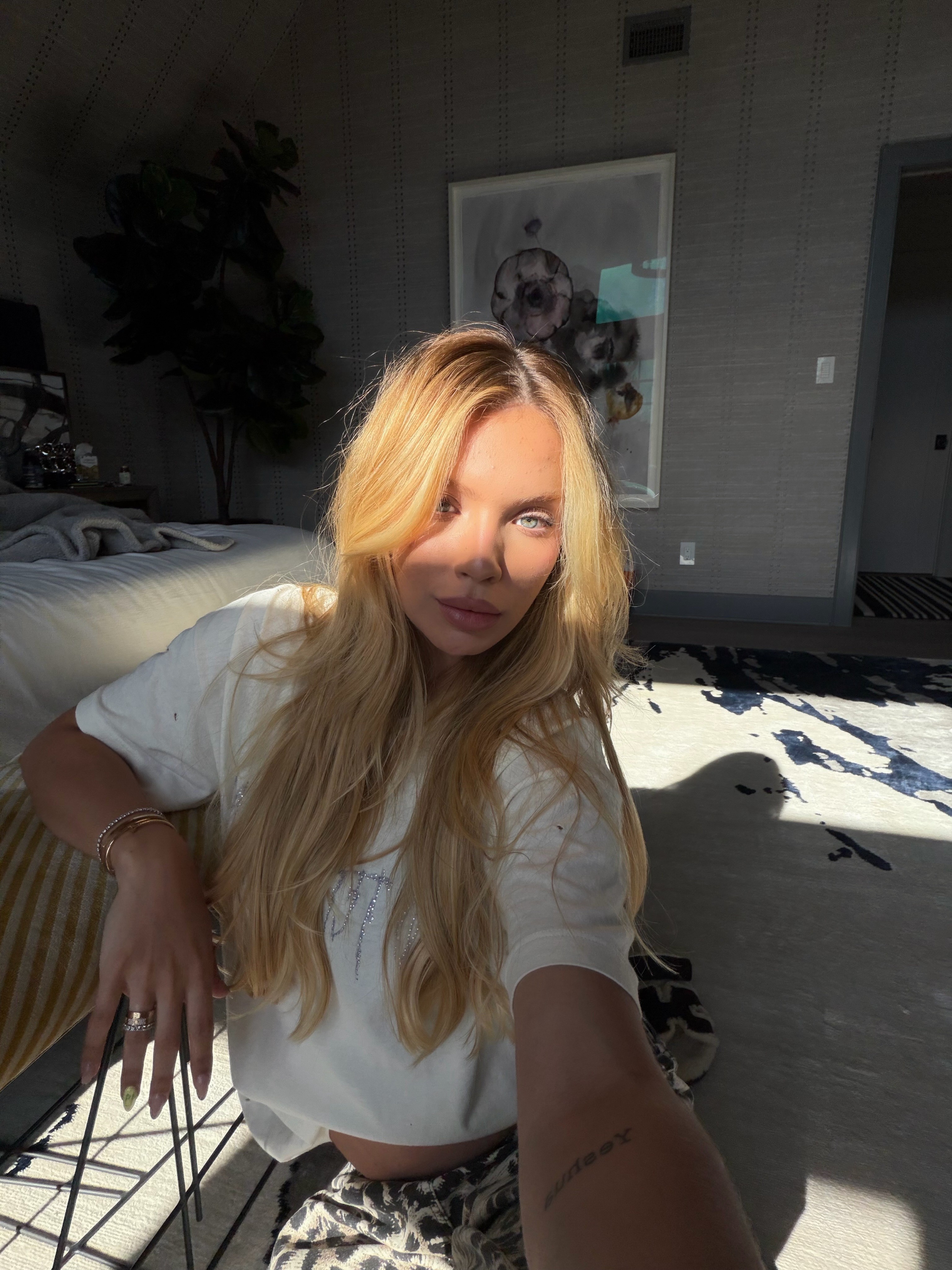 Gabriely Miranda, esposa de Endrick, posta álbum de selfies em Nova York