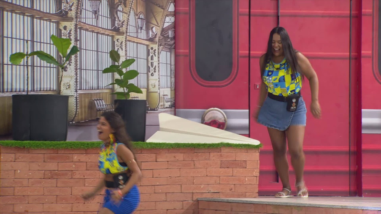 Chaiany e Gabriela retornam à casa do BBB 26 após prêmio na Sapucaí; veja vídeo