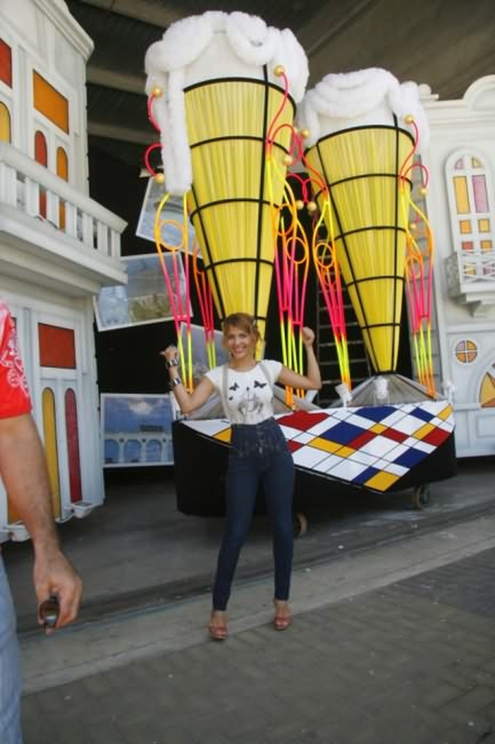 Giselle no barracão da escola de samba Salgueiro — Foto: Reprodução