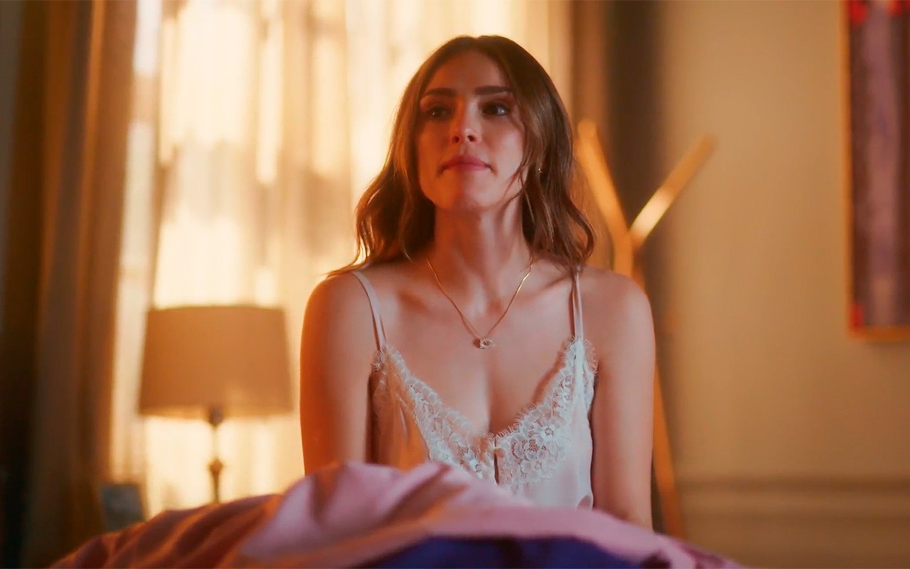 Coração Acelerado: Naiane finge aceitar a prima Agrado e o término com João Raul