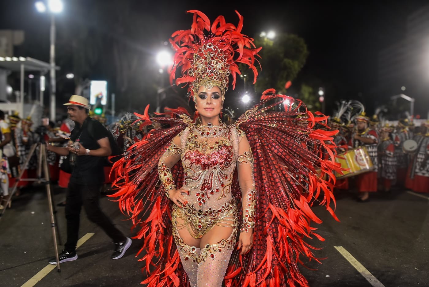 Após perder 27kg, Luciana Picorelli luta contra a depressão em sua volta à Sapucaí: ‘Suando frio’