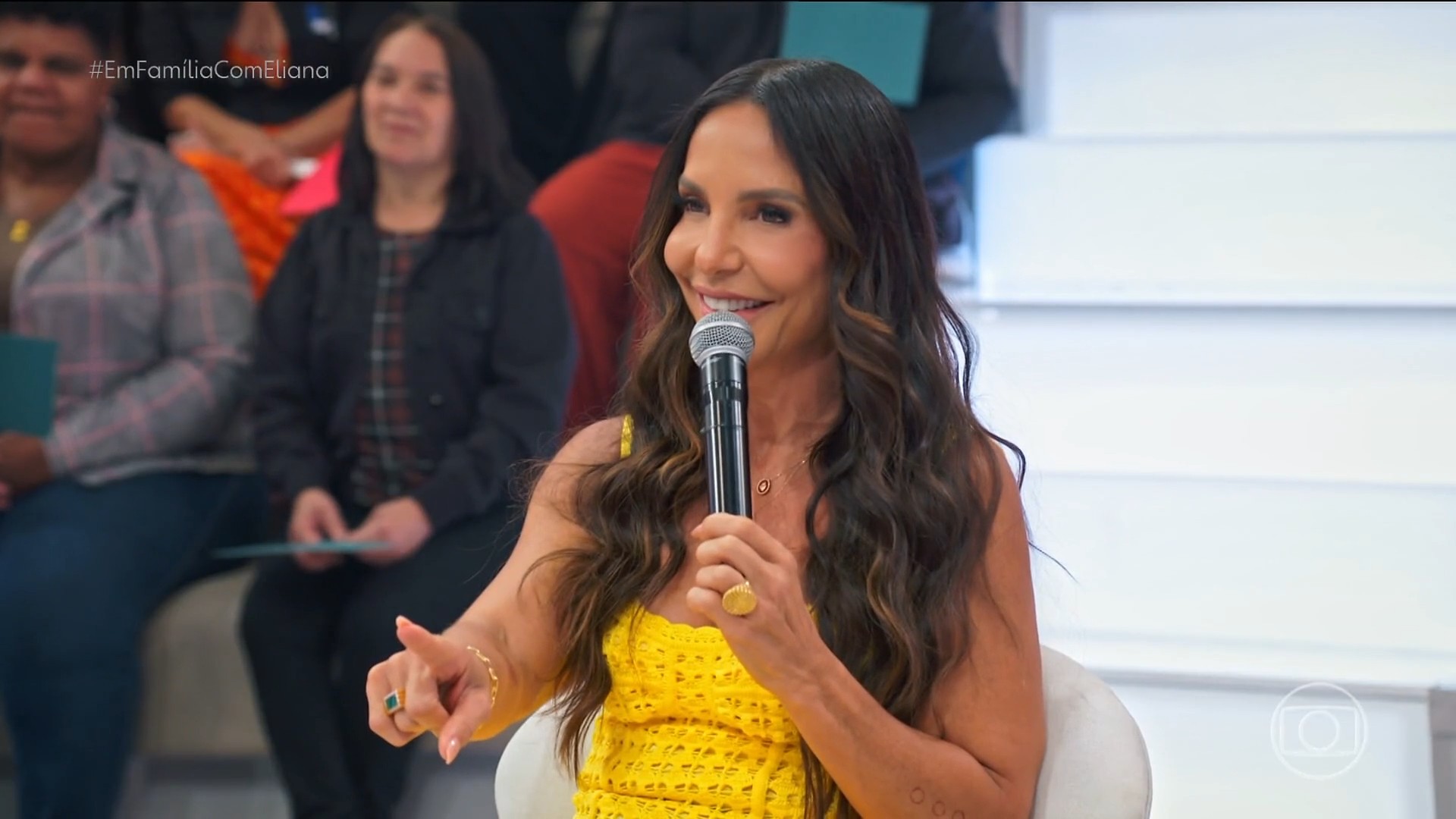 Ivete Sangalo e Beatriz Reis no programa Em Família com Eliana