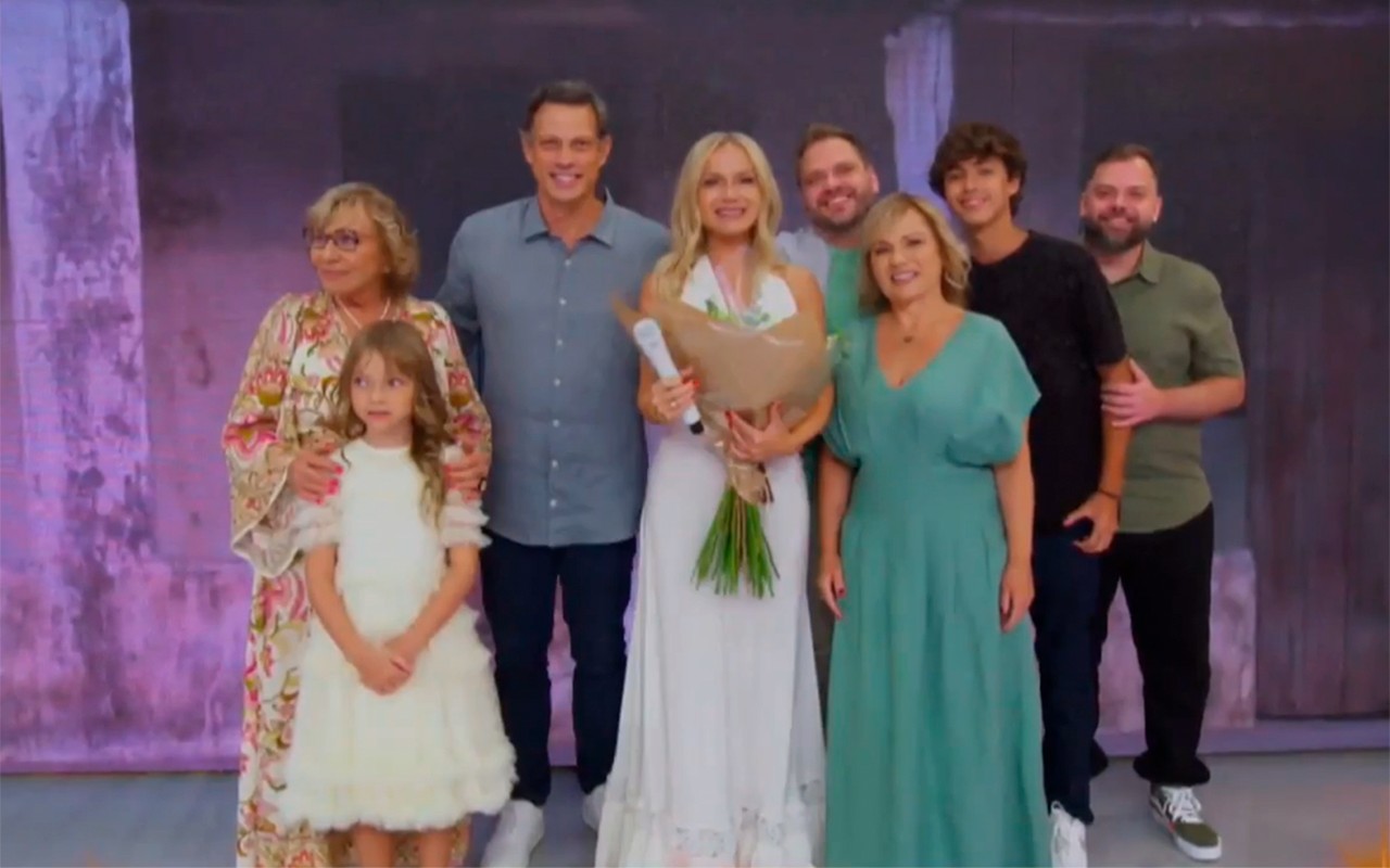 Choro, elogios, música e família: veja tudo o que rolou na estreia do programa Em Família com Eliana