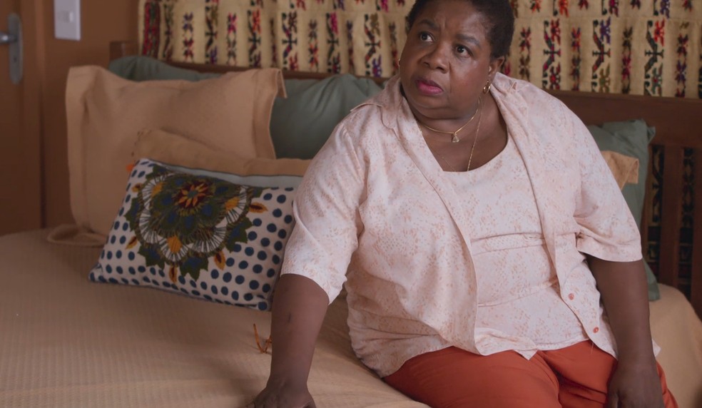 Raquel vai ser perguntar a filha se ela era a 'patinha' — Foto: Reprodução/TV Globo