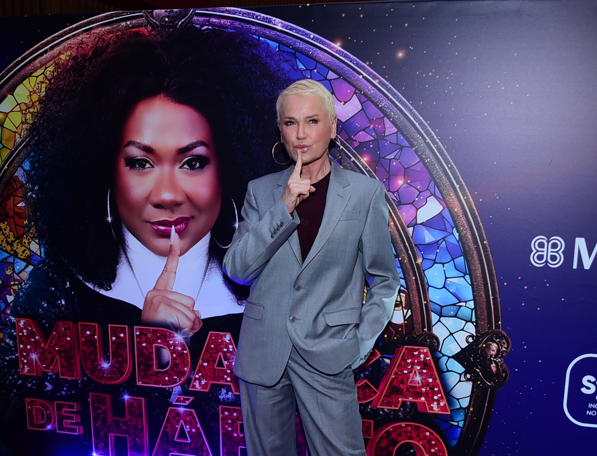 Xuxa prestigia Junno Andrade em estreia de 'Mudança de Hábito': 'Se eu estou nervosa, imagina ele?'