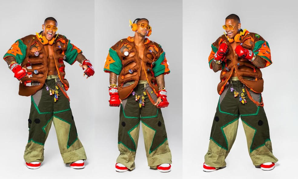 Léo Santana surpreende com look de 1º show de Carnaval em Salvador
