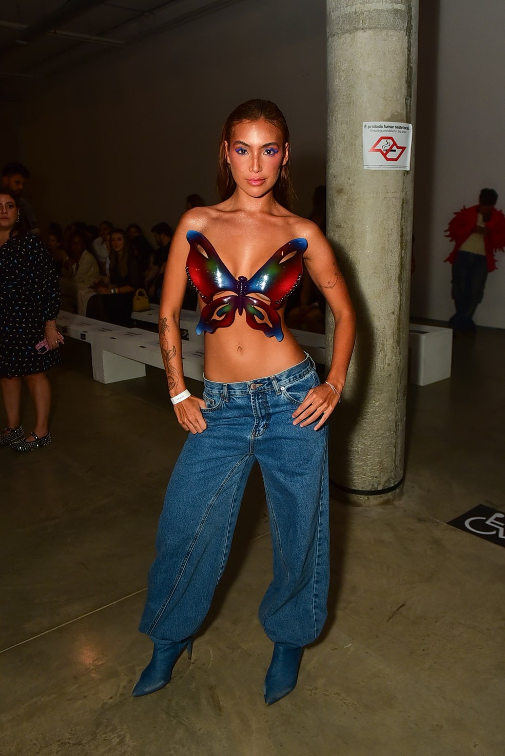 No SPFW, Vanessa Lopes repete mesmo look usado por Katy Perry 