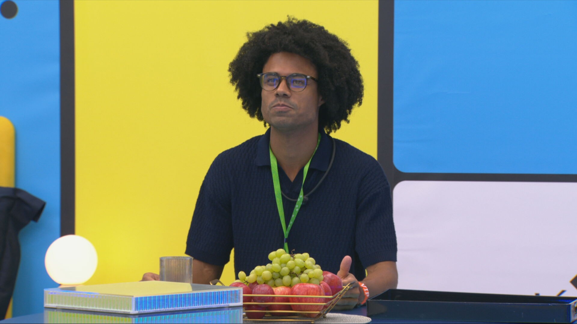 Breno escuta conversa de participantes sobre sua presença no quarto e dispara: 'Sua chata'