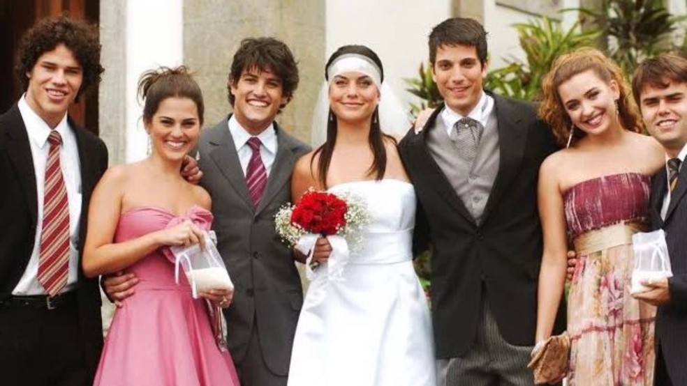 José Loreto, Thiara Palmieri, Alexandre Slaviero, Joana Balaguer, Juliana Boller e Java Mayan, nos bastidores de Malhação — Foto: Divulgação/Globo