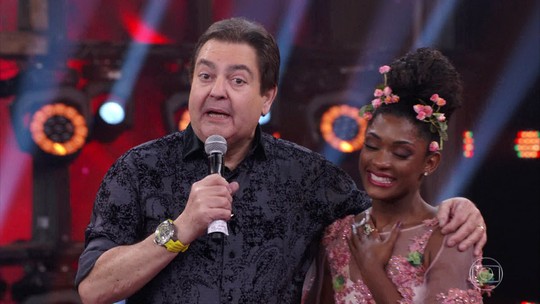 Finalistas do 'Dança dos Famosos' se emocionam com homenagens  - Programa: Domingão do Faustão 