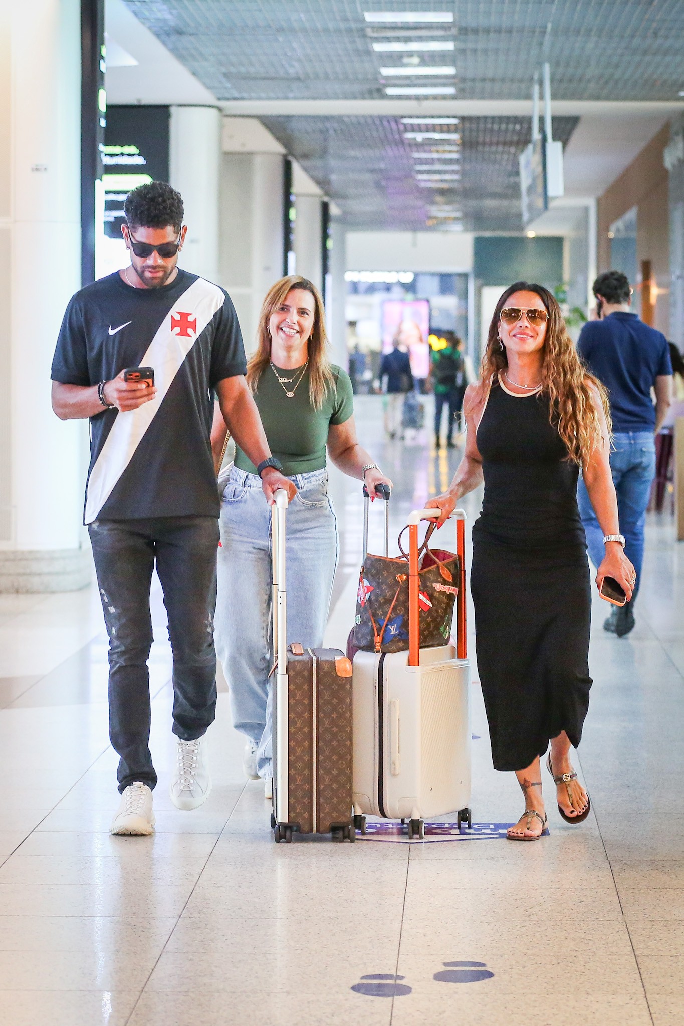 Após ensaio do Salgueiro, Viviane Araujo chega em São Paulo para ensaio da Mancha Verde