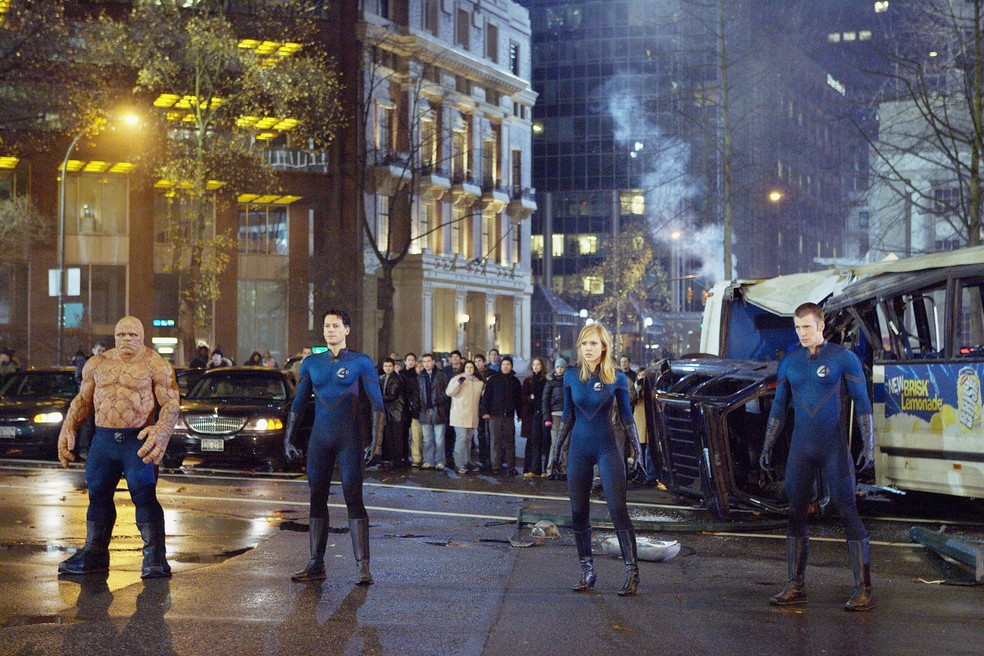 Jessica Alba, Michael Chiklis, Chris Evans, and Ioan Gruffudd em 'Quarteto Fantástico' — Foto: IMDB