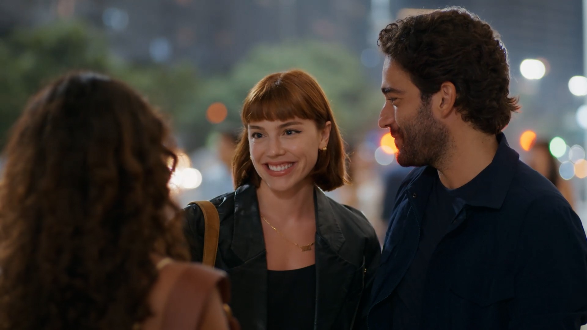 Vale Tudo: Solange fica com ciúmes ao conhecer ex de Afonso