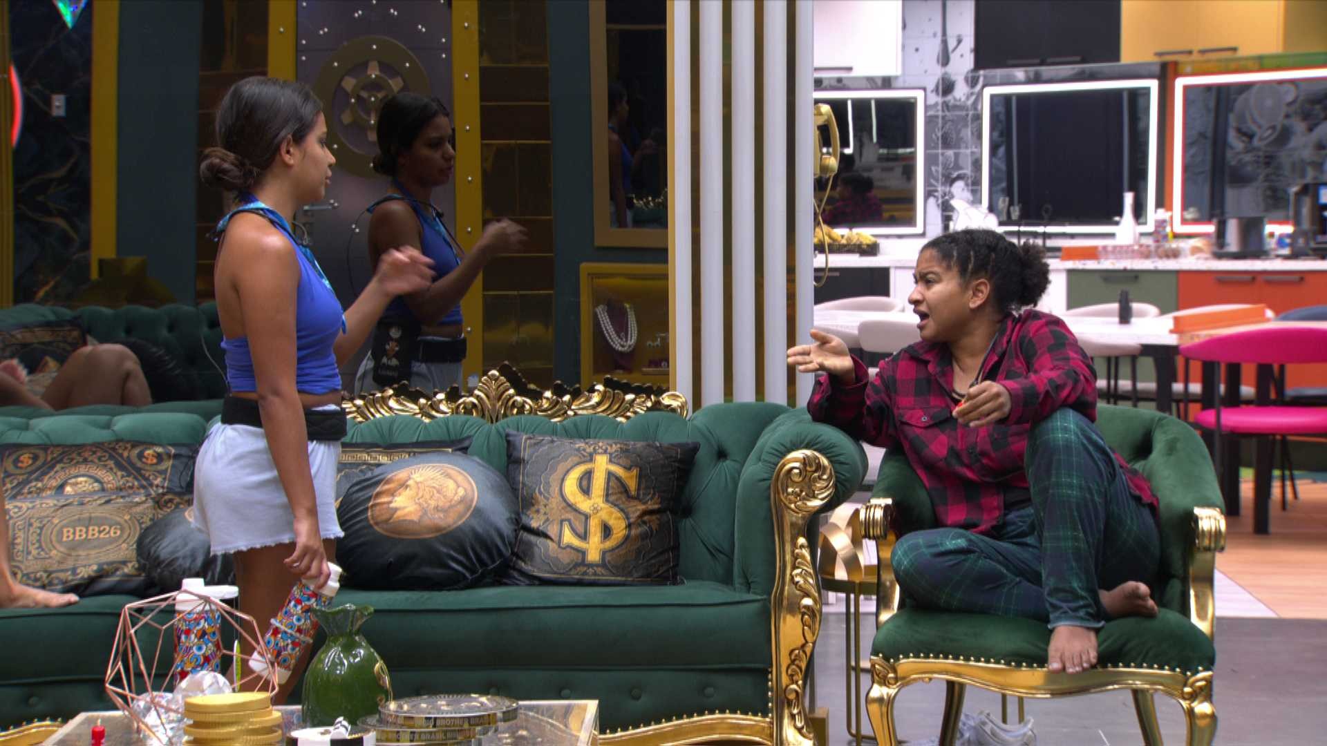 No BBB 26, Gabriela questiona Milena, que ironiza: 'O mundo gira em torno dela?'