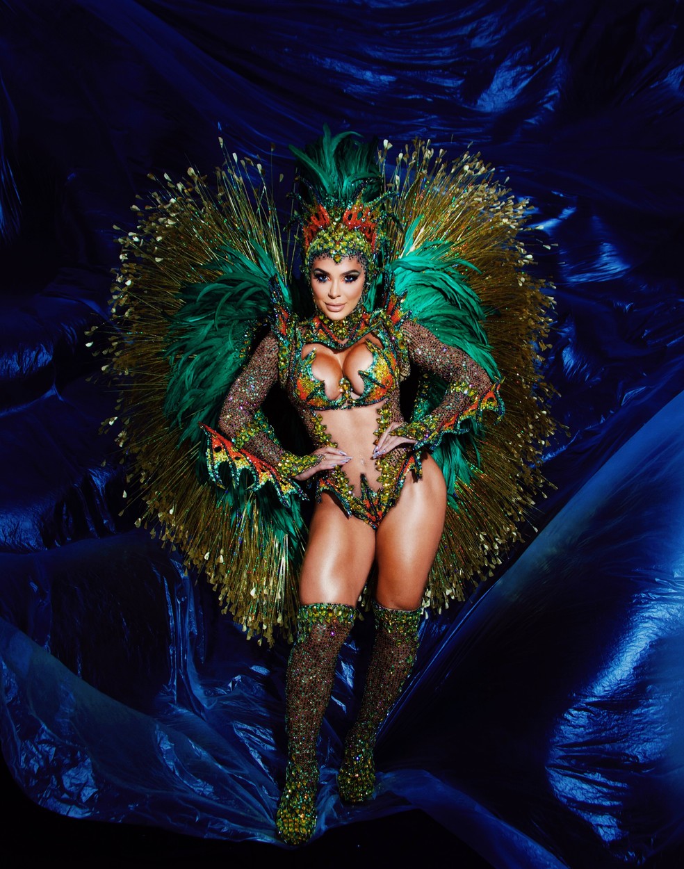 Monique Rizzeto, musa do bumbum desenhado, desfila pela Vila Isabel e comenta sucesso: 'Estética diferenciada' — Foto: Divulgação