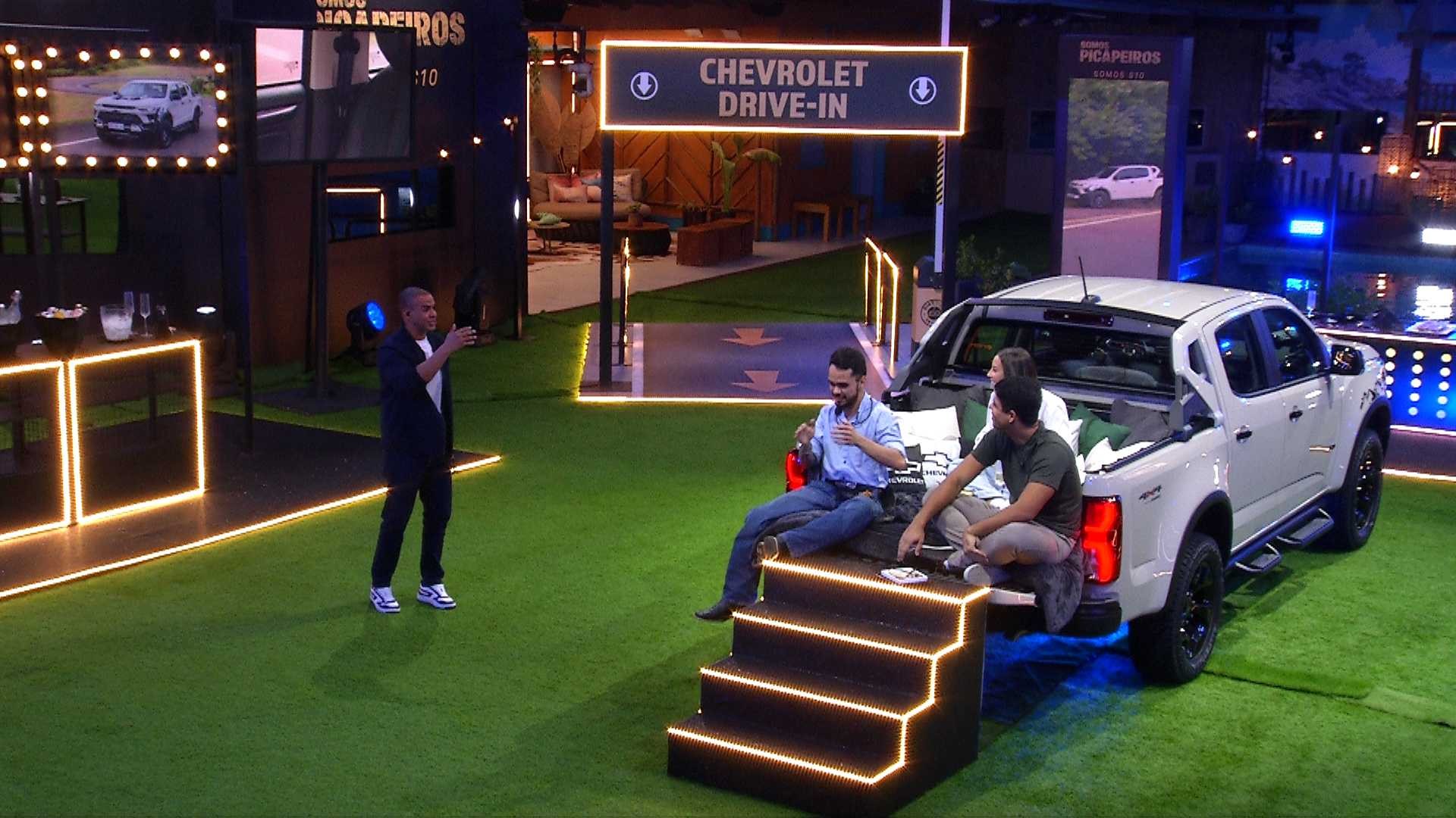 Finalistas assistem em drive-in momentos marcantes de suas retrospectivas no BBB 25