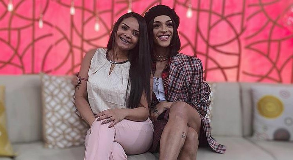 Pabllo Vittar e irmã gêmea Phamella — Foto: Globo