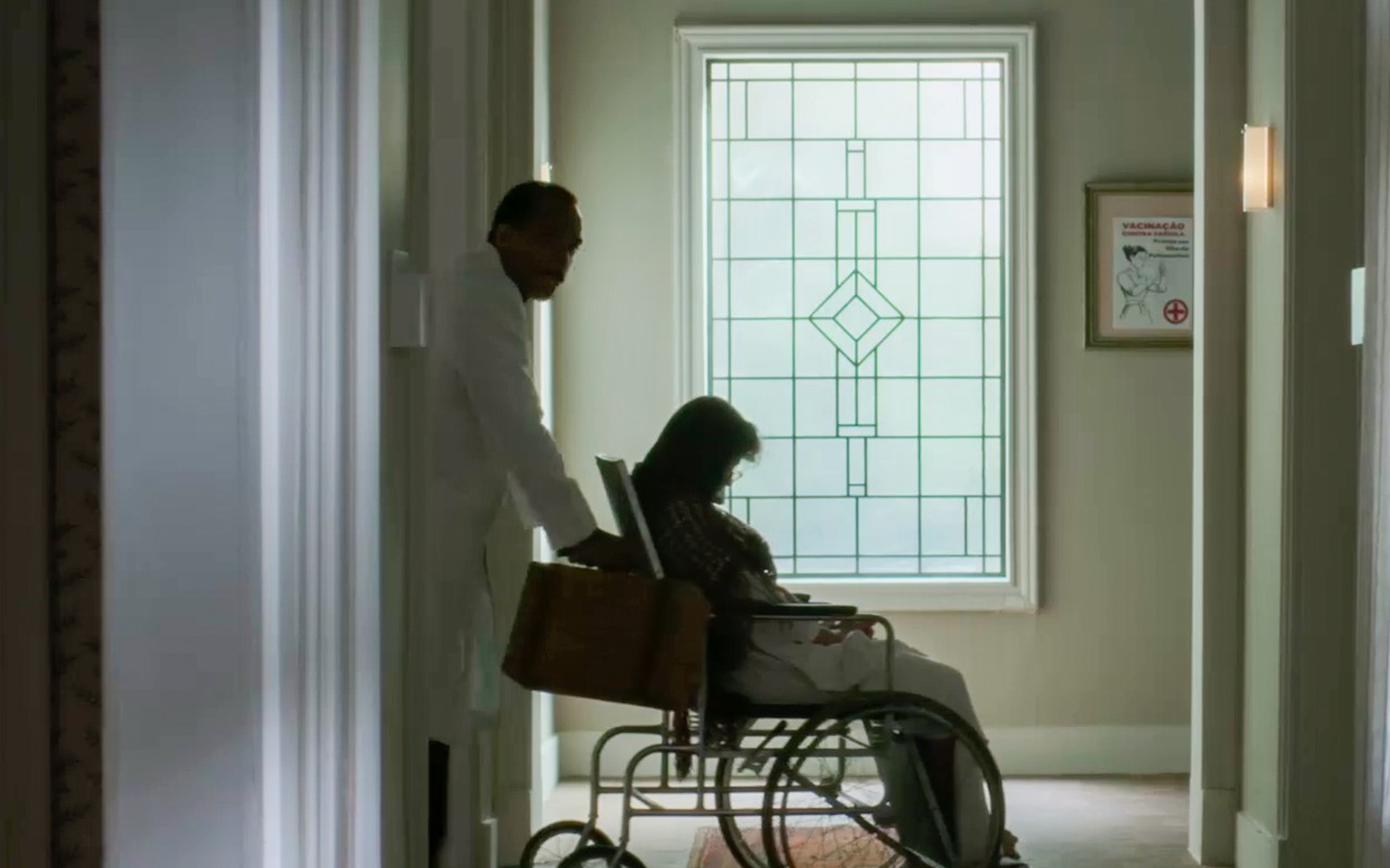 Garota do Momento: entenda a fuga de Clarice da clínica psiquiátrica