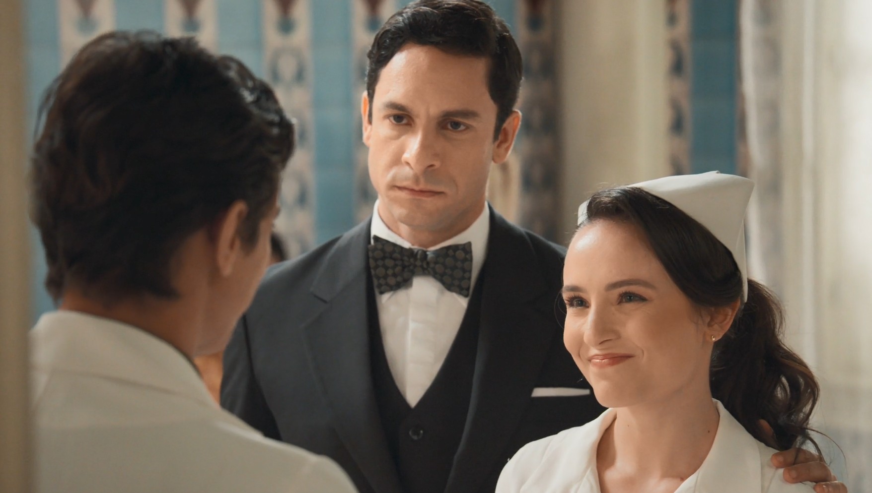 Em Êta Mundo Melhor!, Celso dá flagra em Túlio e Estela: ‘Eu exijo uma explicação!’