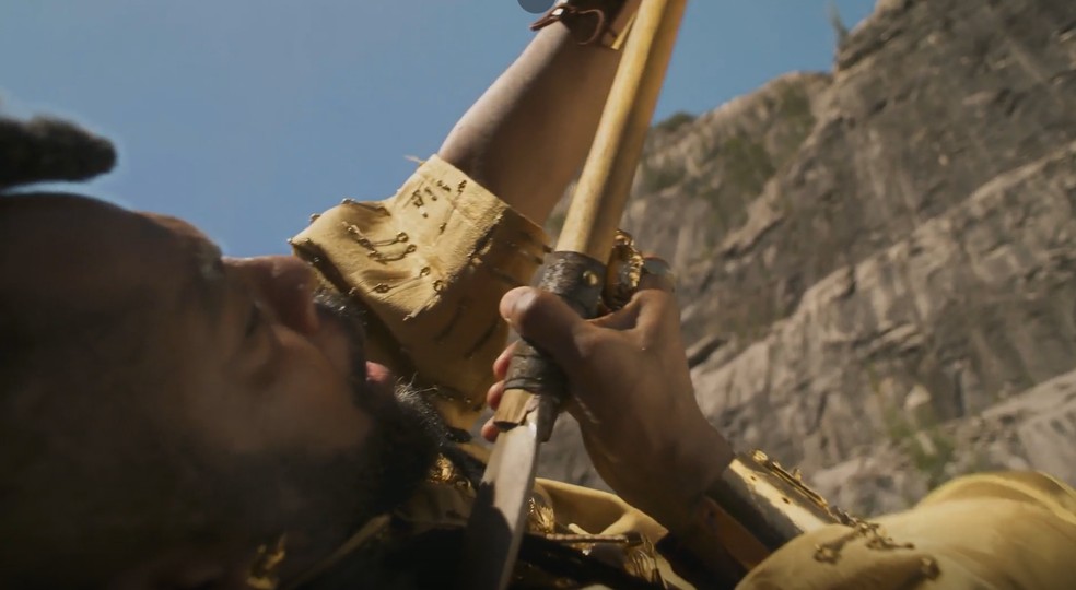 Jendal será atingido no peito por lança — Foto: Reprodução/TV Globo