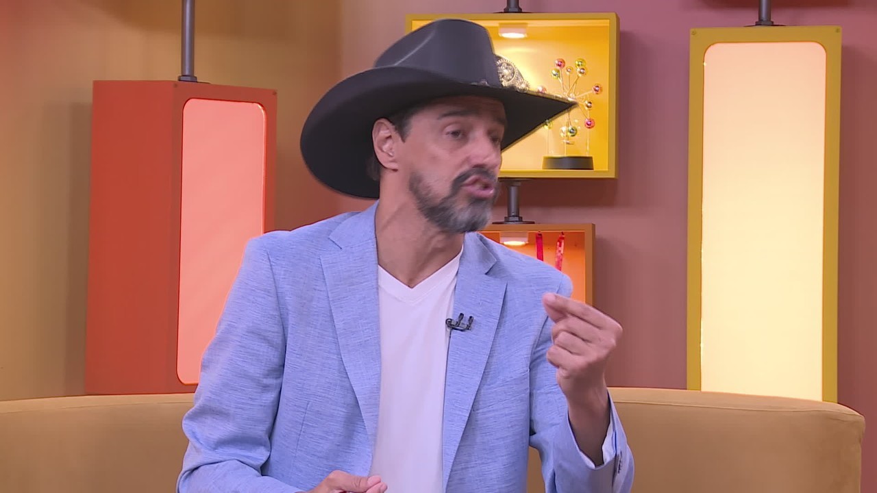 Alberto Cowboy assiste ao vídeo de tretas com Ana Paula Renault e afirma que dupla passou do ponto