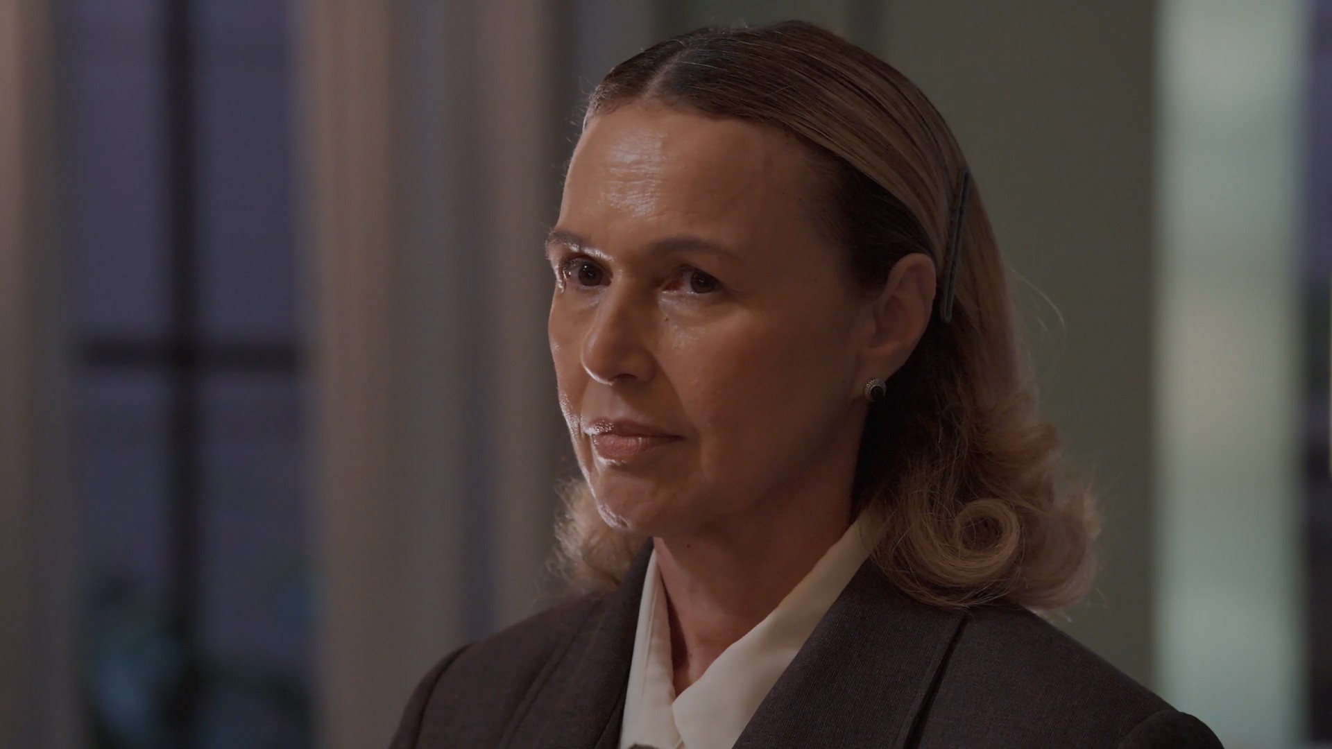 Três Graças: Helga assume culpa pela morte de Célio e é presa