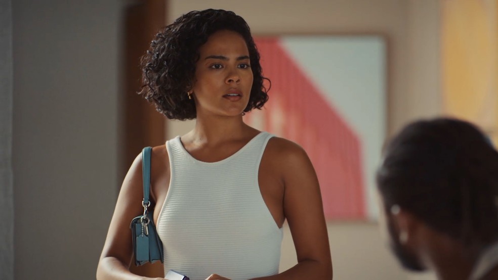 Fátima descobre que César sumiu — Foto: Reprodução/TV Globo