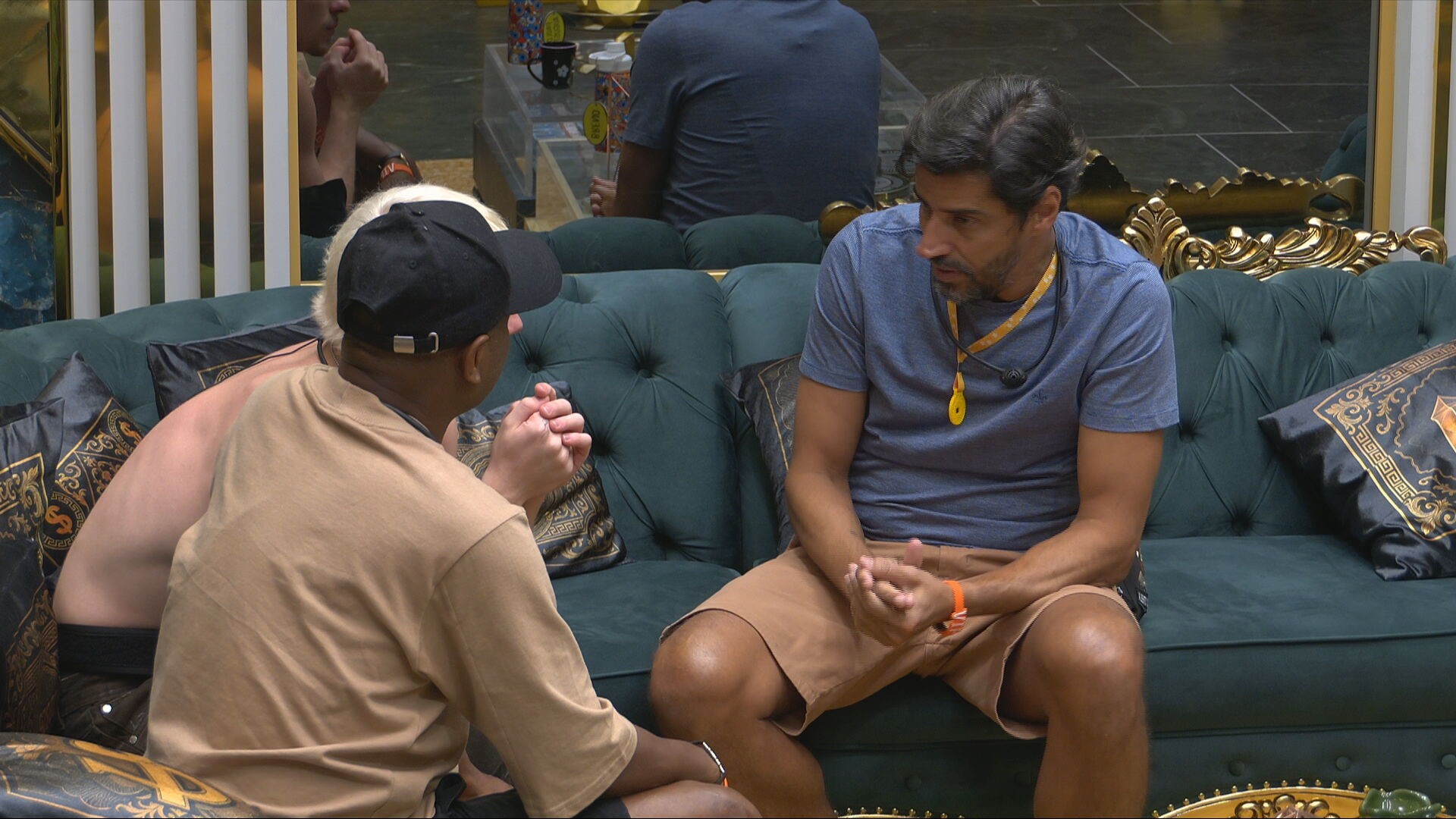 Alberto Cowboy fala sobre Sol Vega: 'Se eu sou pré-histórico, ela é mesozóica'