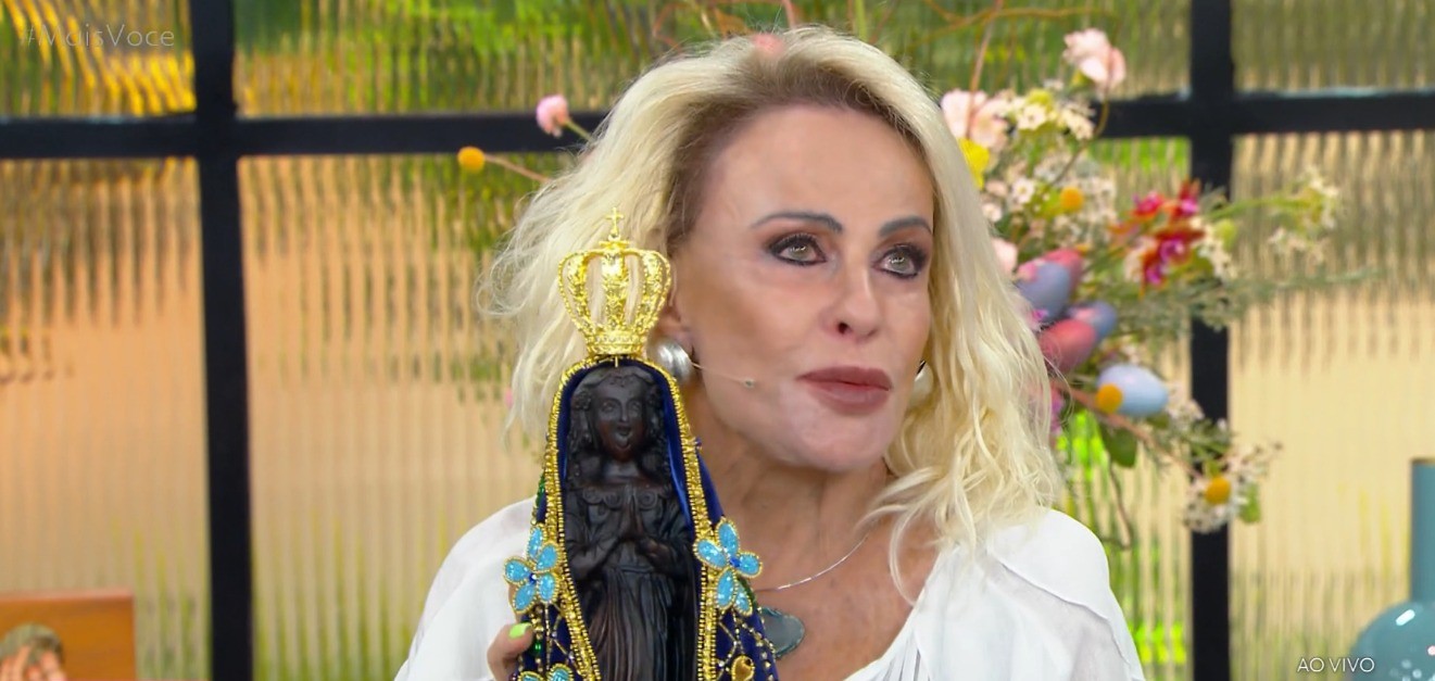 Ana Maria Braga se emociona ao ganhar manto de Nossa Senhora Aparecida no Mais Você