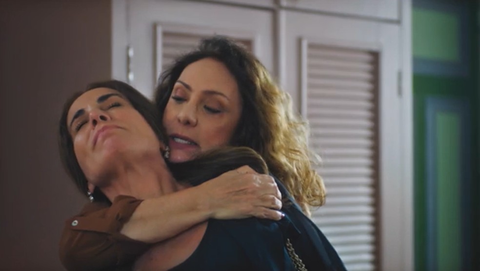 Irene tem uma lista de motivos para tirar a vida da arquirrival — Foto: Globo