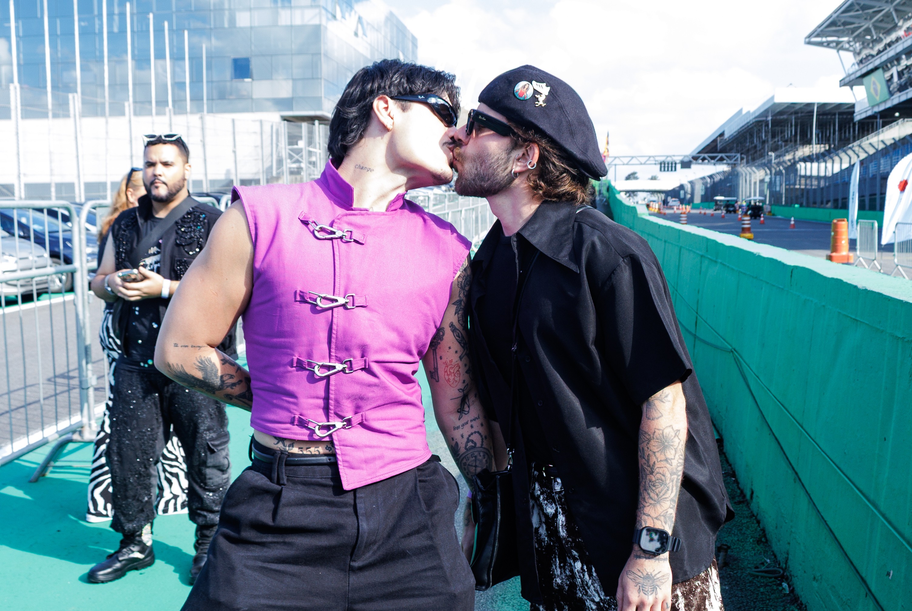 Lollapalooza 2026: veja os beijos dos famosos no primeiro dia de festival