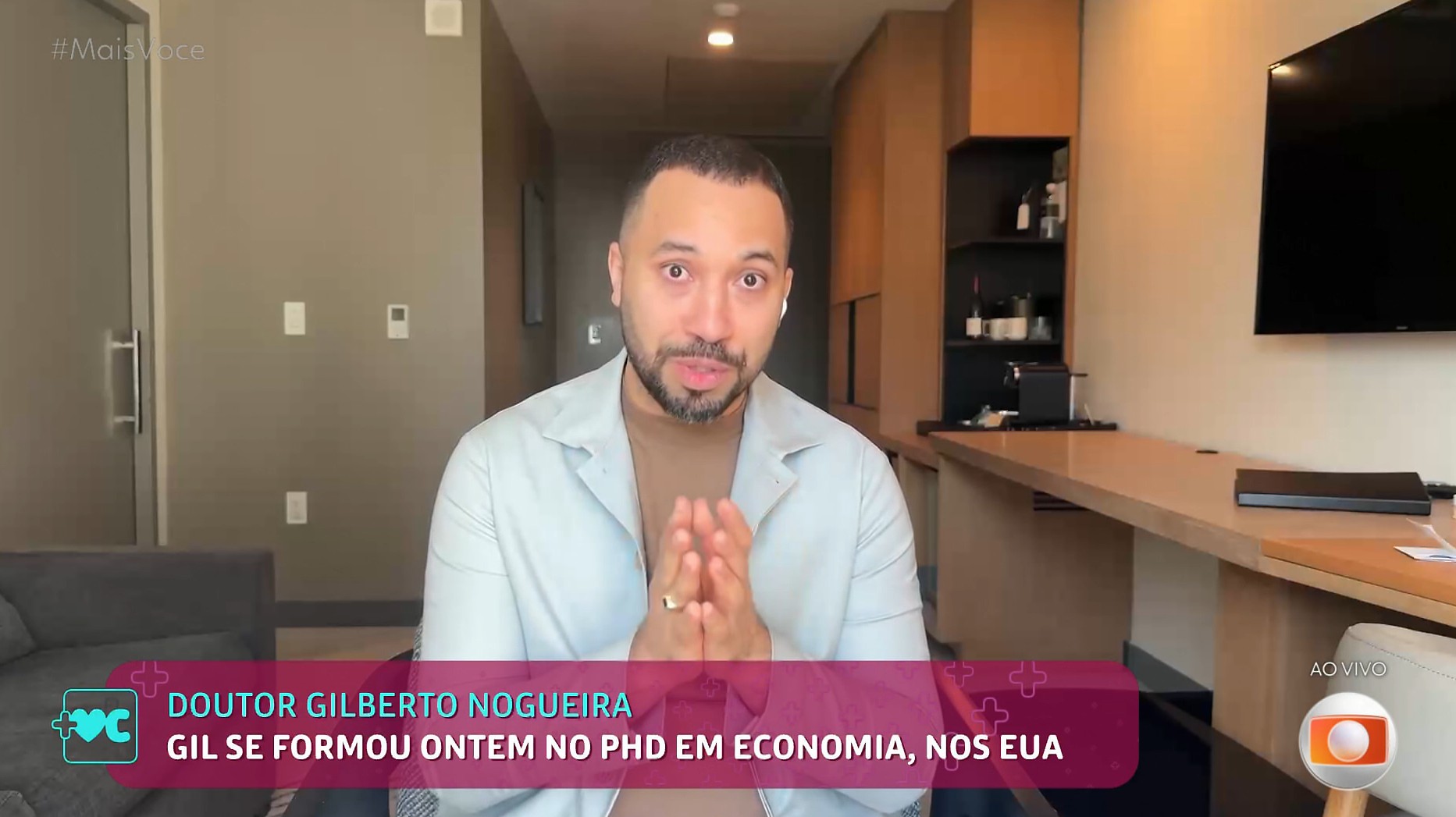 Gil do Vigor se emociona após se formar no doutorado e relembra desafios