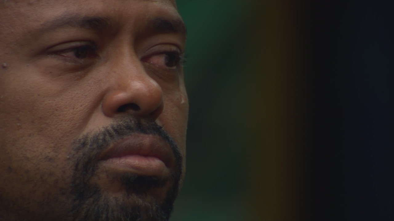 Leandro Boneco chora ao encarar o Botão de Desistência do BBB 26