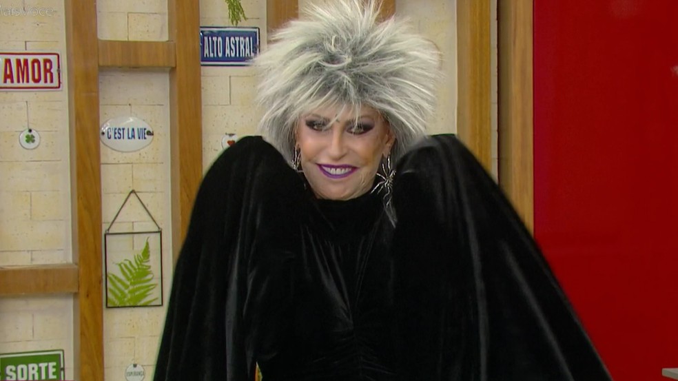 Ana Maria se veste de bruxa no Mais Você — Foto: Globo