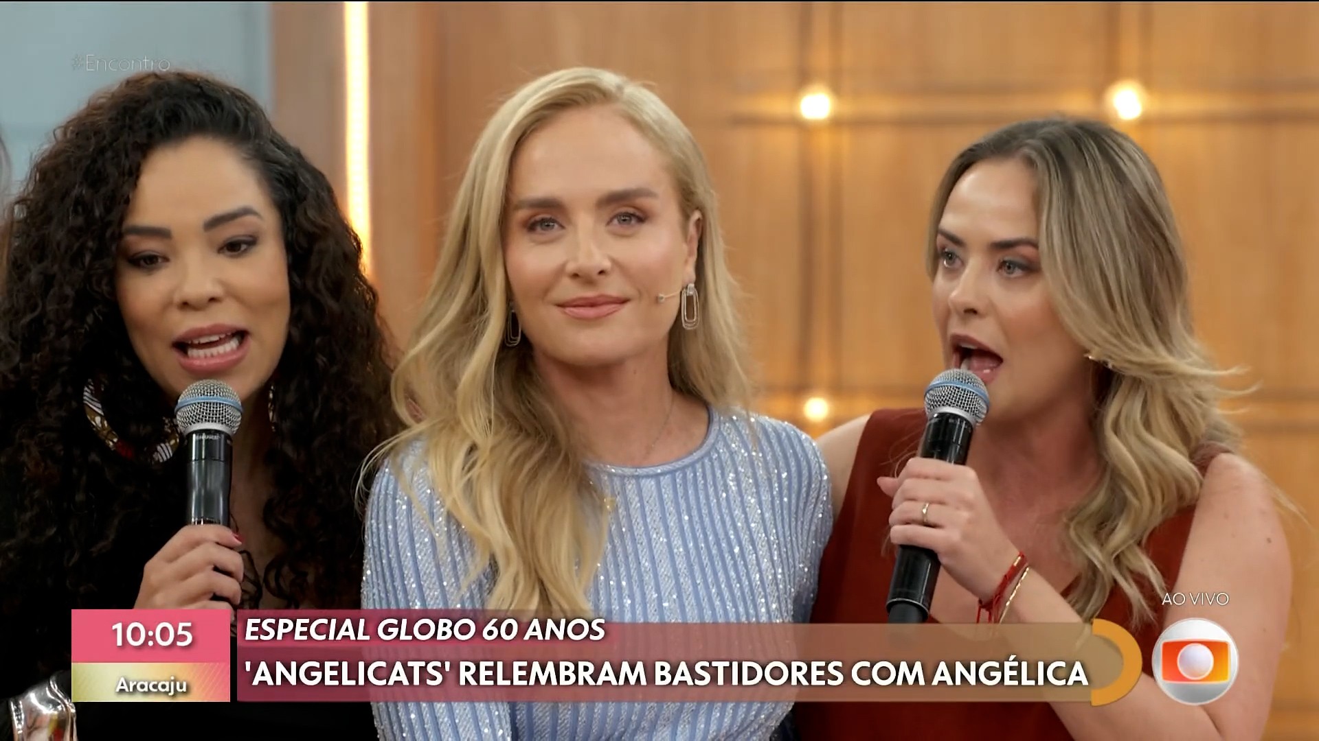 Angélica é surpreendida por Angelicats ao vivo, e brinca: 'Vi crescerem, pareço uma tia babona'