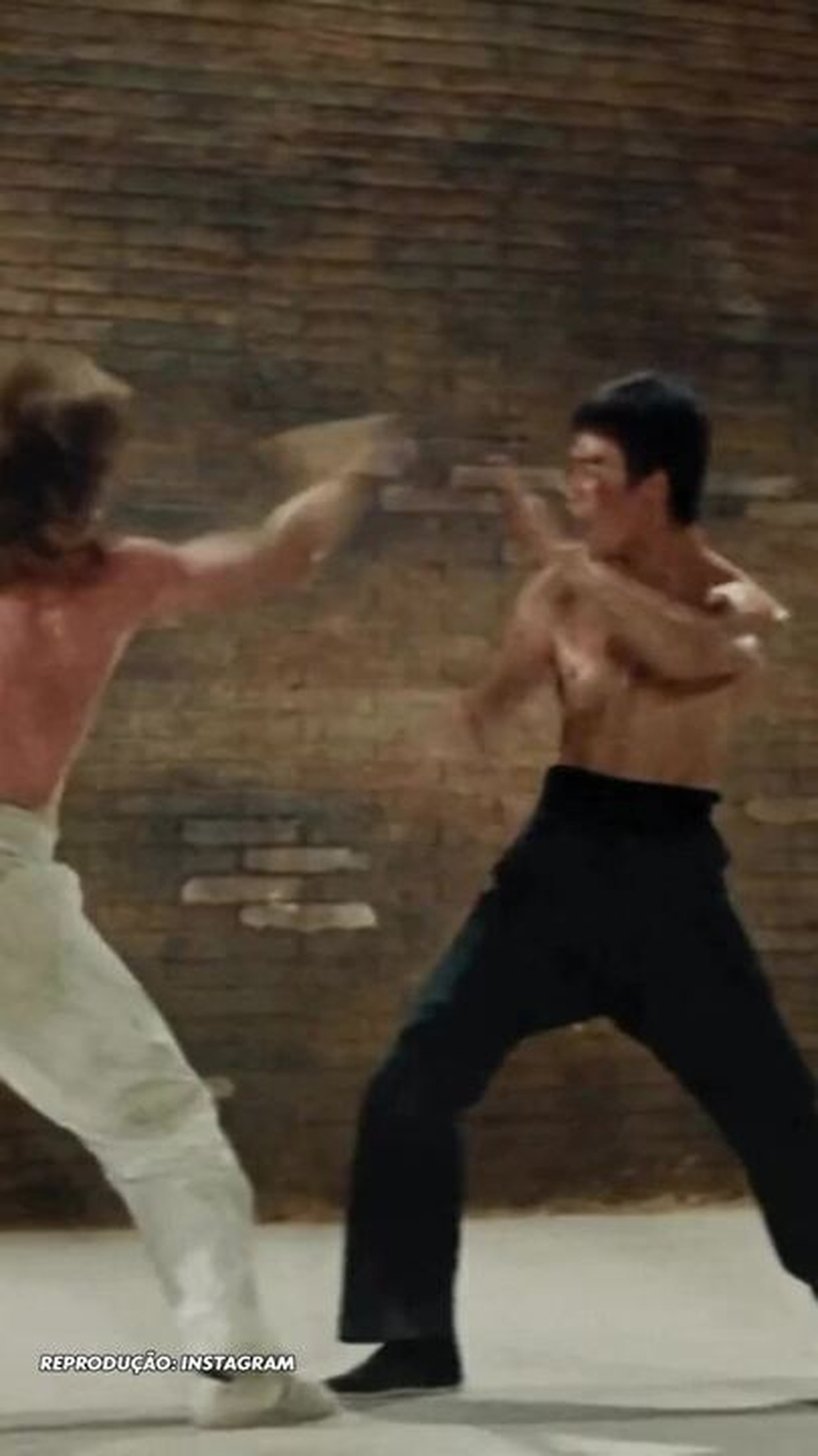 Fãs invadem perfil de Bruce Lee para lamentar morte de Chuck Norris, astros de 'O Voo do Dragão'