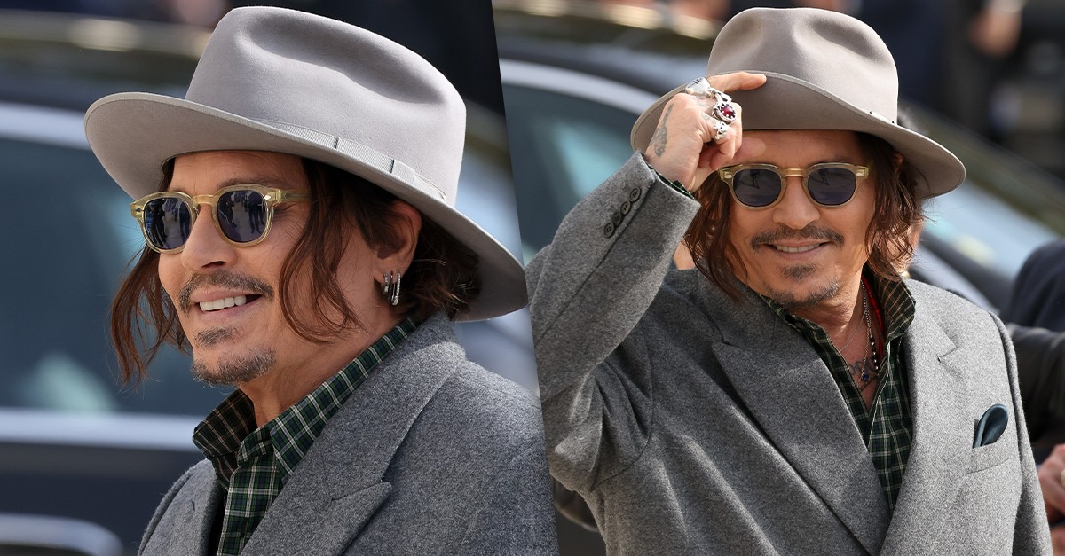 Johnny Depp dá show de simpatia com sorriso repaginado em desfile da Dior na Semana de Moda de Paris