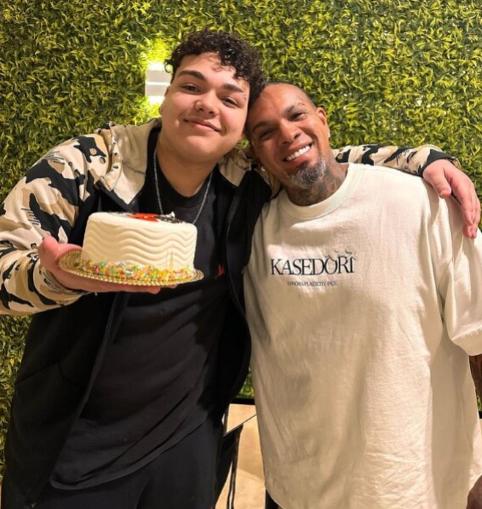 Rodriguinho com o filho, Rodrigo Júnior — Foto: Reprodução/Instagram