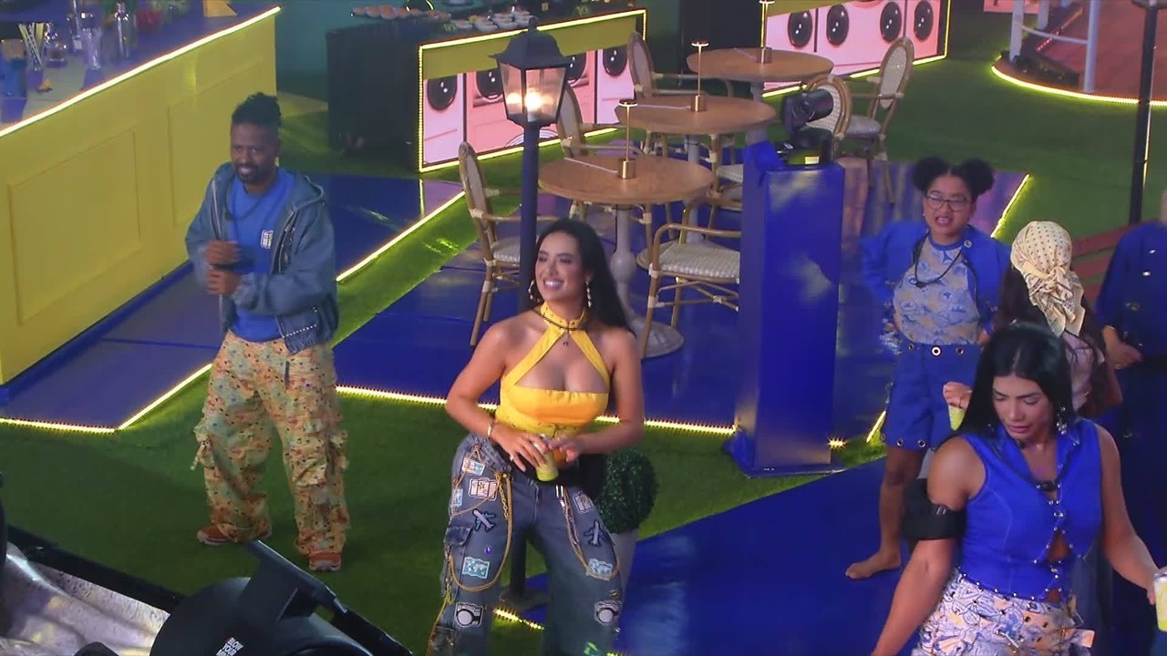Gloria Groove faz referência ao meme 'Posso falar agora?' de Beatriz Reis, do BBB 24