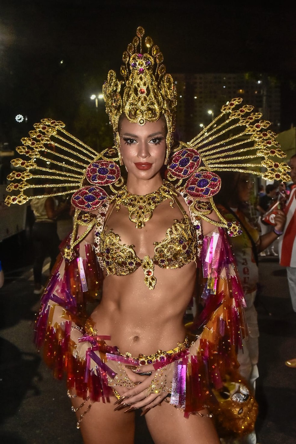 Alane Dias troca cristais por garrafas pet em fantasia sustent&aacute;vel para  desfile da Grande Rio | Gshow