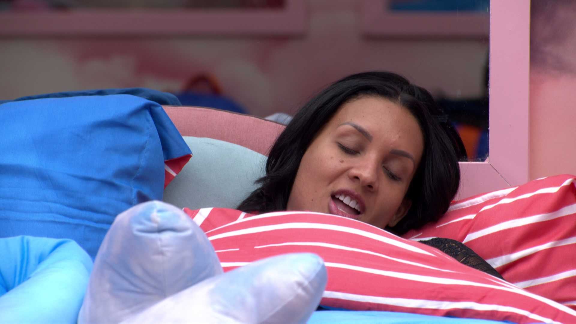 Maxiane assume crush em participante e afirma: 'Quero beijar na boca'