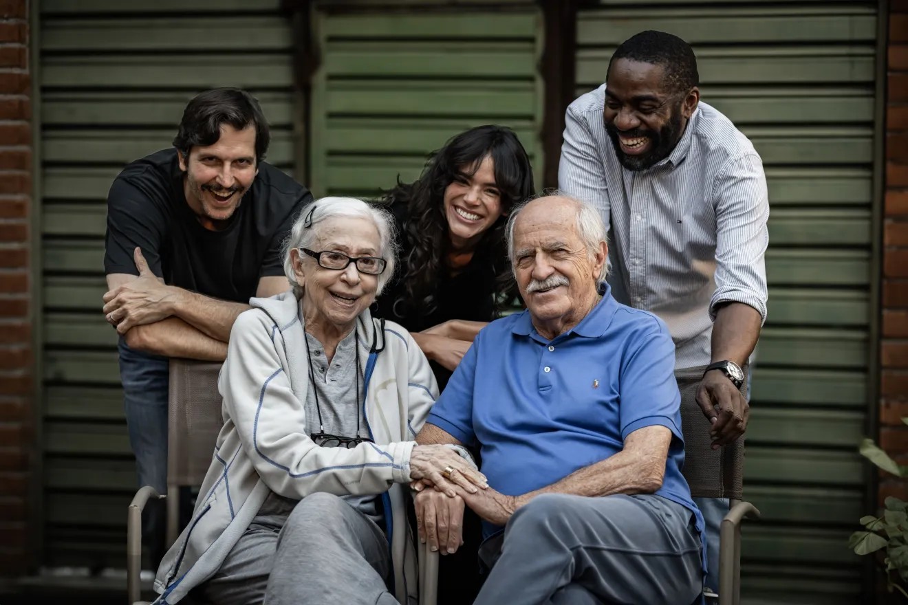 Bruna Marquezine exalta parceria com Fernanda Montenegro e Ary Fontoura em 'Velhos Bandidos': 'Honra'