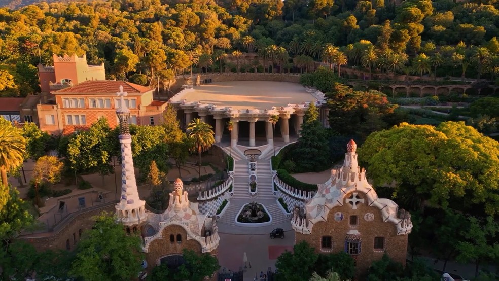 Famosos prestigiam desfile da Louis Vuitton em ponto turístico da Espanha — Foto: Reprodução/Instagram