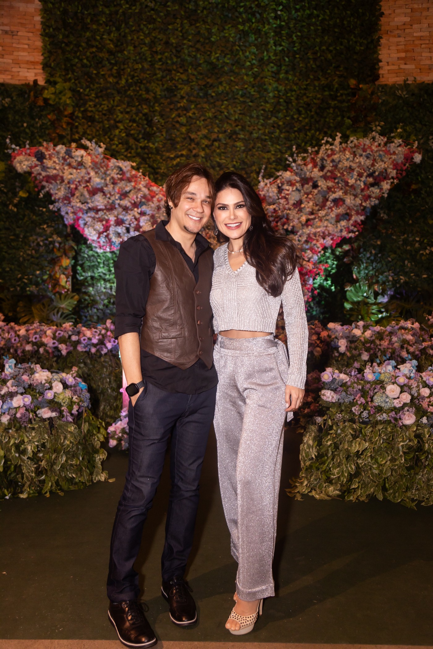 Natália Guimarães e Leandro, do KLB, comemoram 10 anos das filhas ...