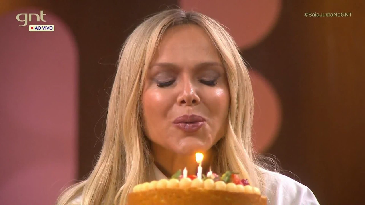 Eliana ganha bolo surpresa e comemora aniversário antecipado